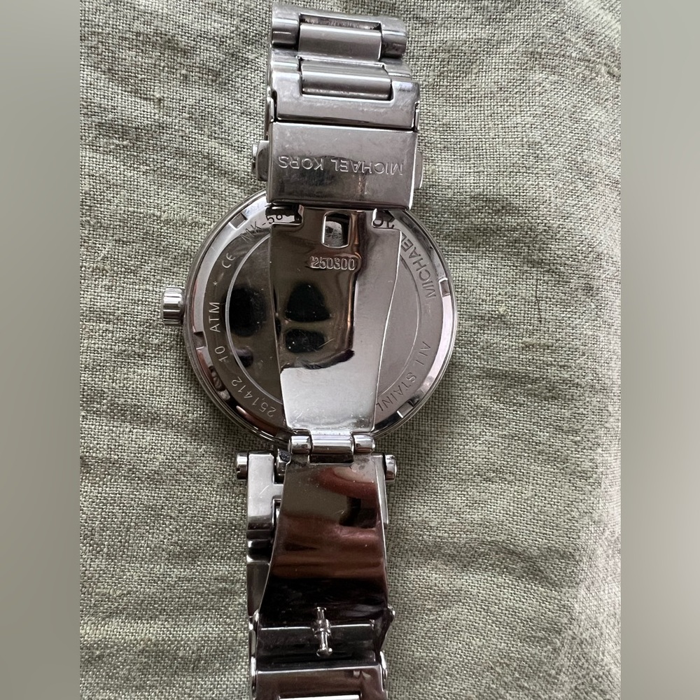 Michael Kors silver watch - Picture 9 of 13